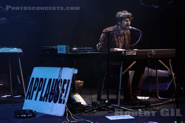 GRUFF RHYS - 2011-03-04 - PARIS - Cafe de la Danse - 